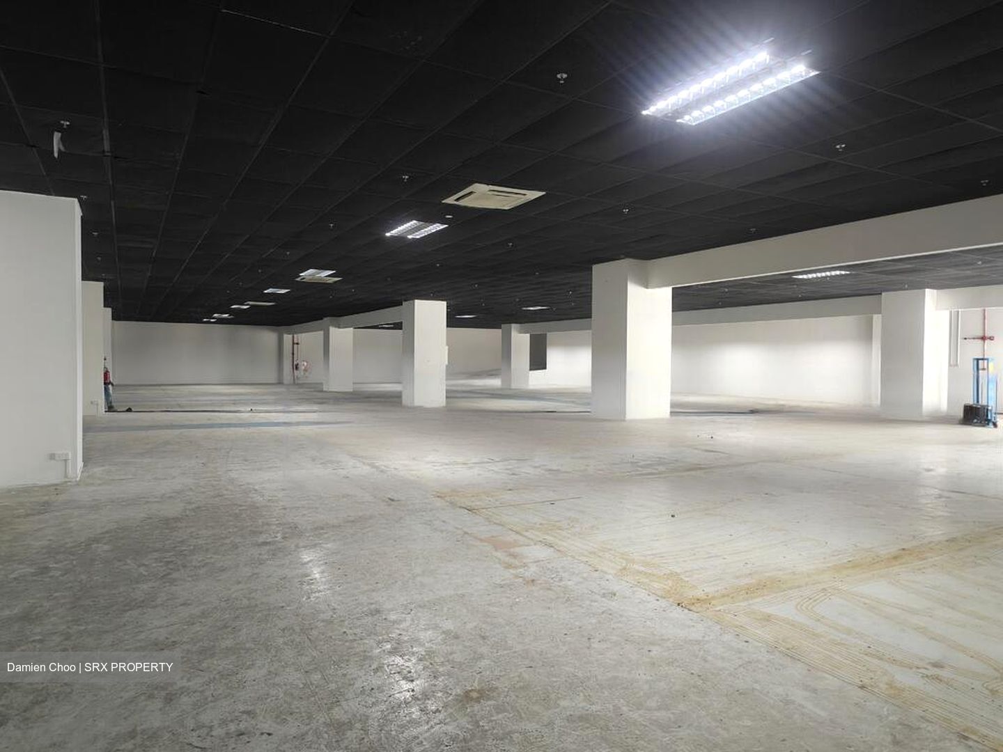 Toh Guan Road East (D22), Factory #489131261